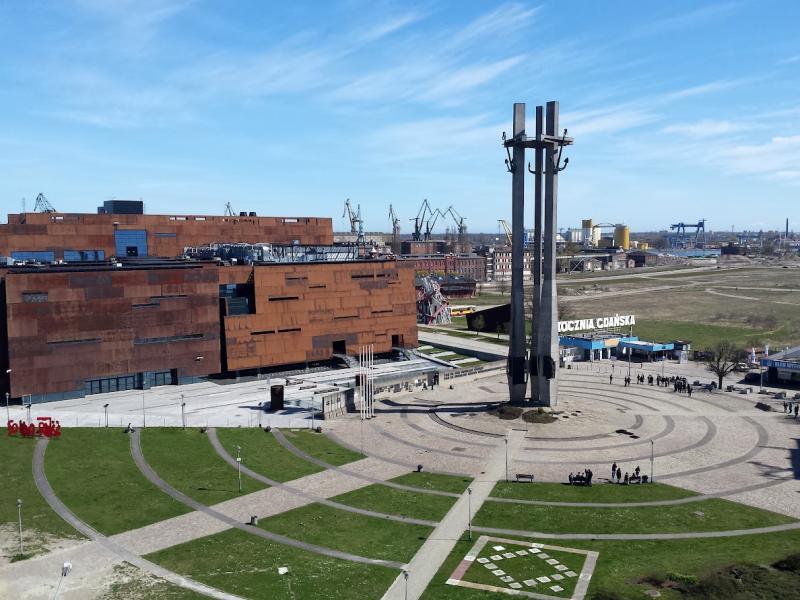 Tyczenie konstrukcji dachowych na budynku Tryton Gdańsk 06